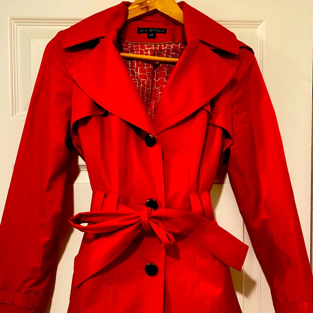 Like New! Via Spaga trench with removable hood.